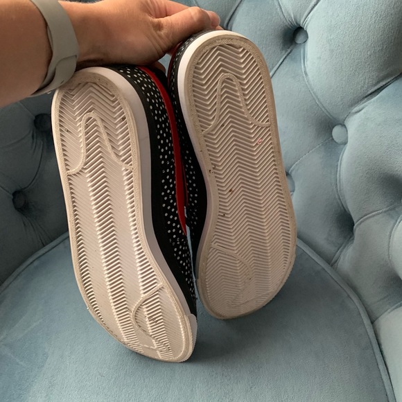 Nike Shoes - Picture 4 of 5